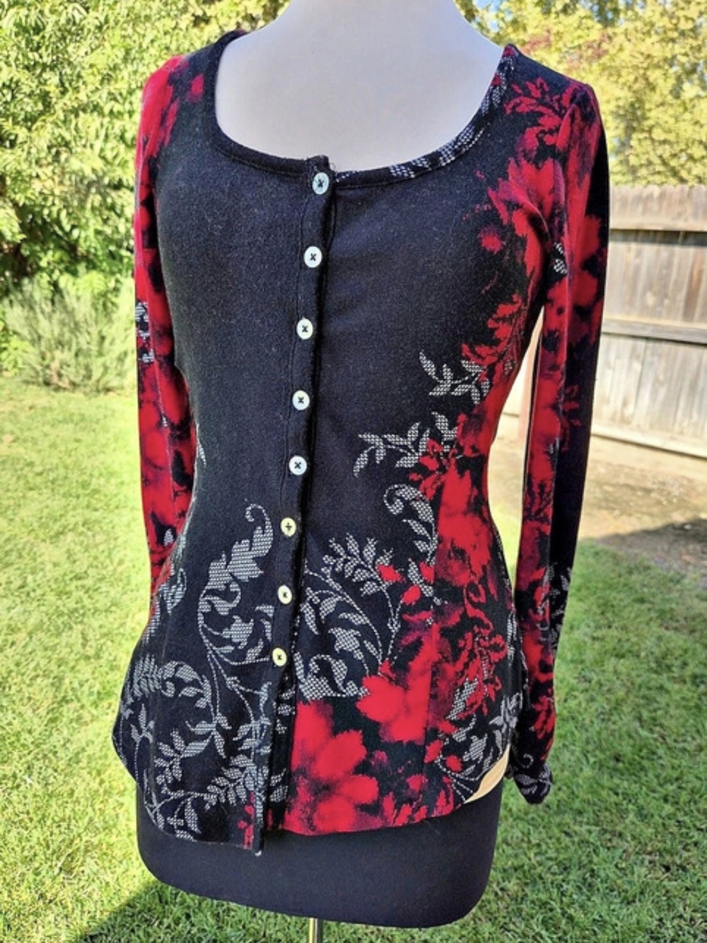 Venus Asymmetric Red Floral Black Ribbed Button Down Top - Size M (EUC) #0534